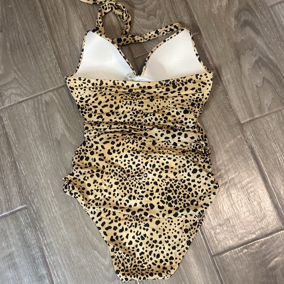 Victoria’s Secret swimsuit leopard size medium - Picture 3 of 4